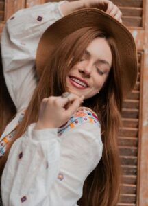 موضة الأزياء النسائية في 2025 البلوزة البوهو 