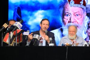 عرض الملك لير على خشبة المسرح القومي ( مصدر الصورة البيت الفني للمسرح)