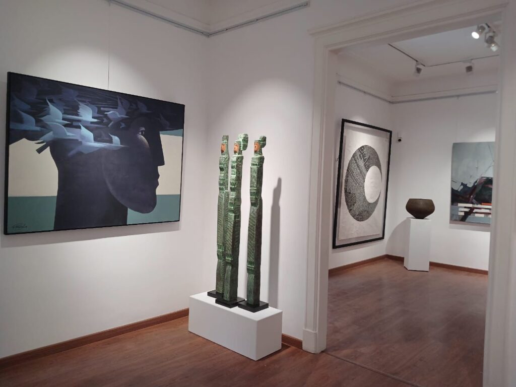 معرض مساحة مختلفة في جاليري ياسين (الصورة لأذواق من إدارة الجاليري )