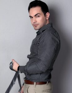 أحدث اتجاهات القميص الرجالي في 2025 pickpik (الصورة )